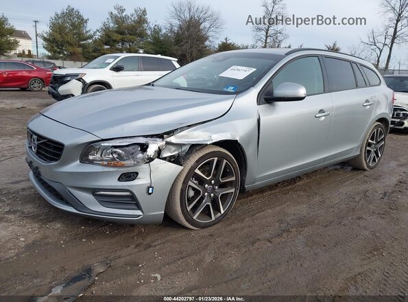 YV140MELXJ2391279 2018 VOLVO V60 Silver წინა მარცხენა ხედი სამი მეოთხედიდან
