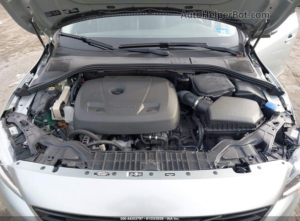 YV140MELXJ2391279 2018 VOLVO V60 Silver უკანა ხედი