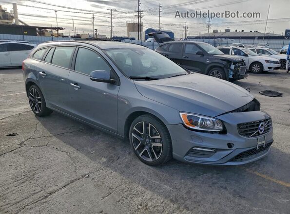 YV140MSLXJ2399497 2018 VOLVO V60 Silver Front right