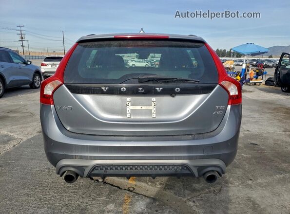 YV140MSLXJ2399497 2018 VOLVO V60 Silver Rear view