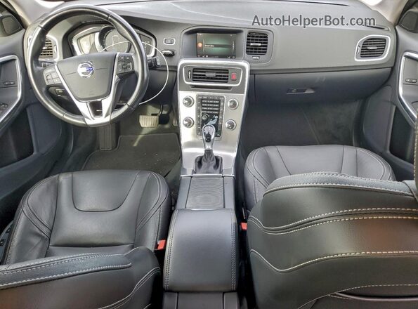 YV140MSLXJ2399497 2018 VOLVO V60 Silver Dashboard view