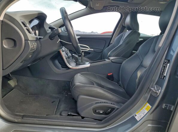 YV140MSLXJ2399497 2018 VOLVO V60 Silver Front interior view
