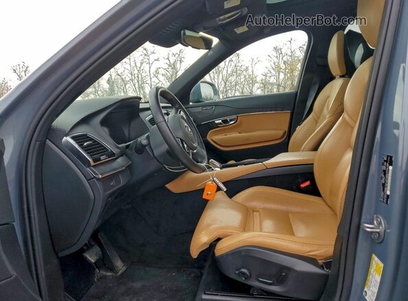 YV4062PA1P1938907 2023 VOLVO XC90 Gray Vista interior delantera