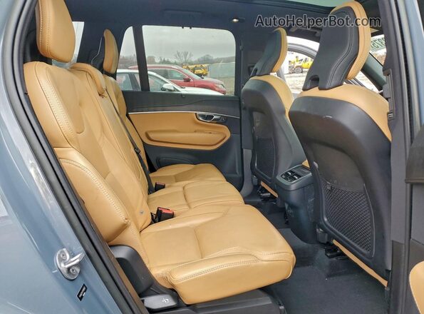 YV4062PA1P1938907 2023 VOLVO XC90 Gray Vista interior trasera