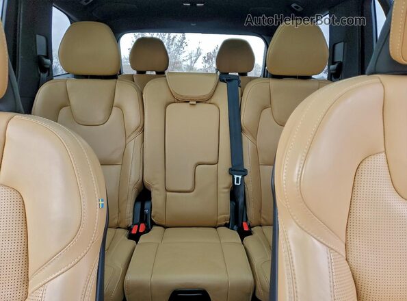 YV4062PA1P1938907 2023 VOLVO XC90 Gray Vista de los asientos traseros