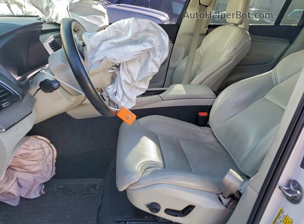 YV4062PA2P1997867 2023 VOLVO XC90 White Vista interior delantera