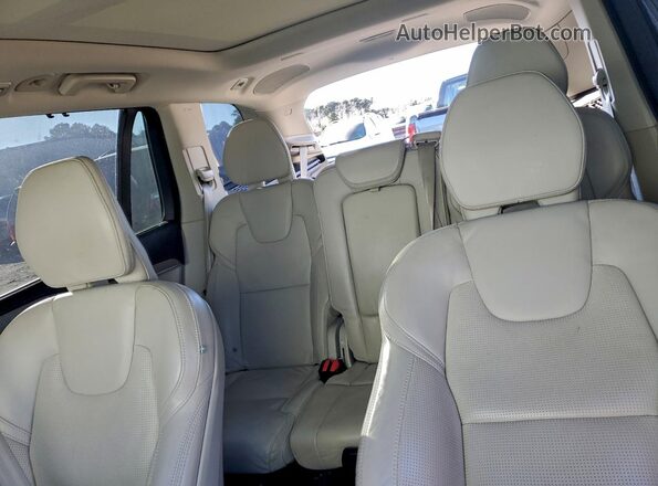 YV4062PA2P1997867 2023 VOLVO XC90 White Vista de los asientos traseros