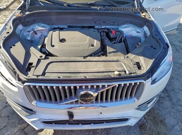 YV4062PA2P1997867 2023 VOLVO XC90 White Vista del compartimento del motor