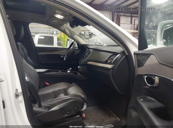 YV4062PA7P1949930 2023 VOLVO XC90 White Widok wnętrza z przodu
