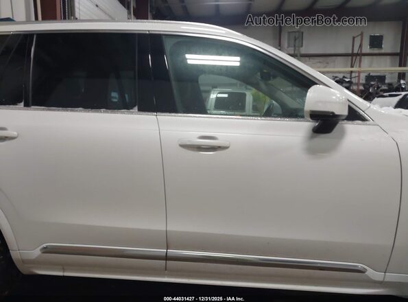 YV4062PA7P1949930 2023 VOLVO XC90 White Widok wnętrza z tyłu