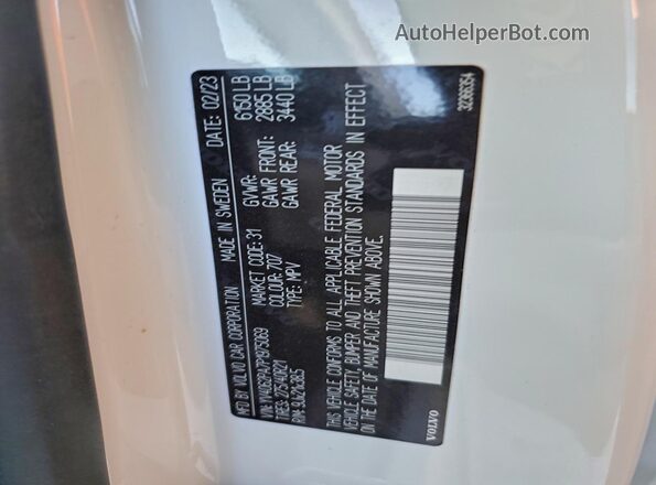 YV4062PA7P1975069 2023 VOLVO XC90 White Vista del compartimento del motor