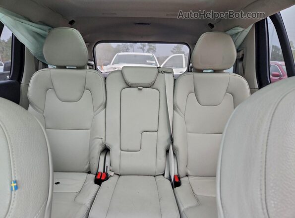 YV4102CK4M1758711 2021 VOLVO XC90 Blue Widok tylnych siedzeń