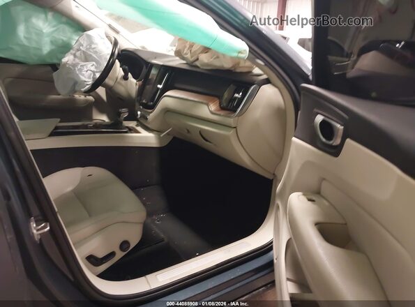 YV4102DK0M1845780 2021 VOLVO XC60 Blue Front interior view