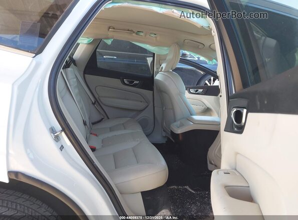 YV4102DK2M1685207 2021 VOLVO XC60 White 