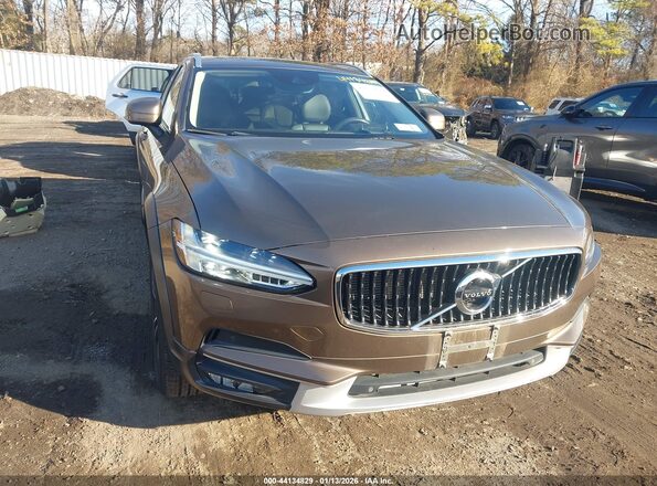 YV4102NK2J1021497 2018 VOLVO V90 CROSS COUNTRY Brown Вид спереду