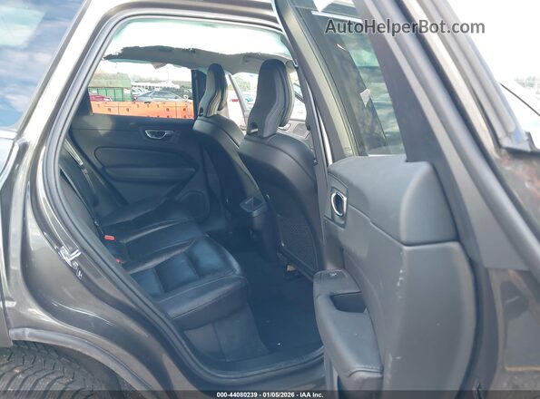 YV4102RK6M1828975 2021 VOLVO XC60 Gray Vista de la etiqueta del VIN