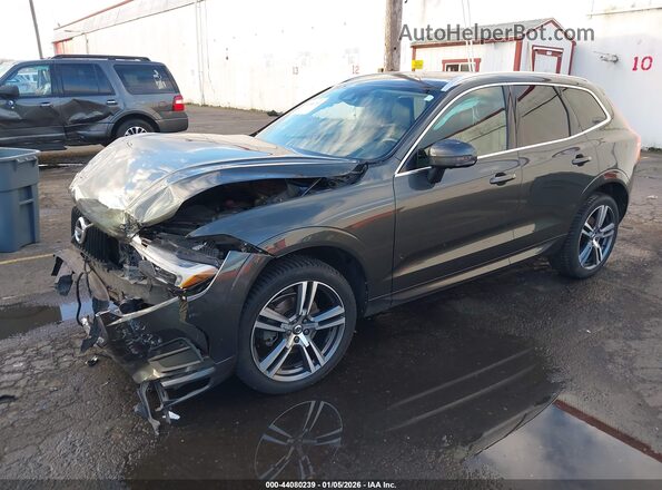 YV4102RK6M1828975 2021 VOLVO XC60 Gray Vista tres cuartos delantera izquierda