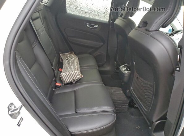 YV4102RLXM1882059 2021 VOLVO XC60 White Vista interior trasera