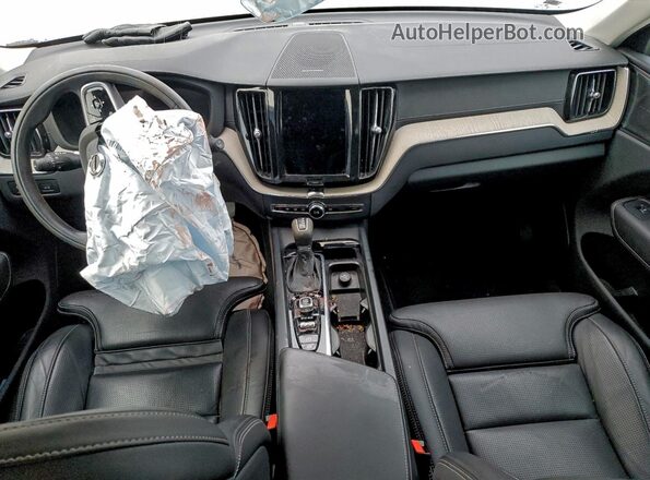 YV4102RLXM1882059 2021 VOLVO XC60 White Vista del salpicadero