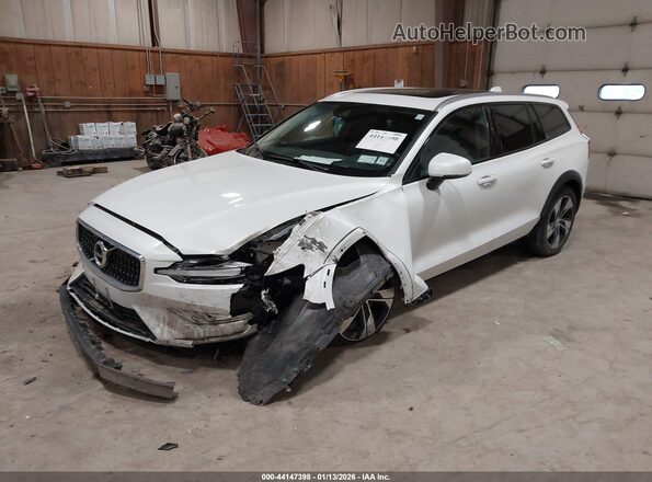 YV4102WK9L1043983 2020 VOLVO V60 CROSS COUNTRY White Передня ліва чверть
