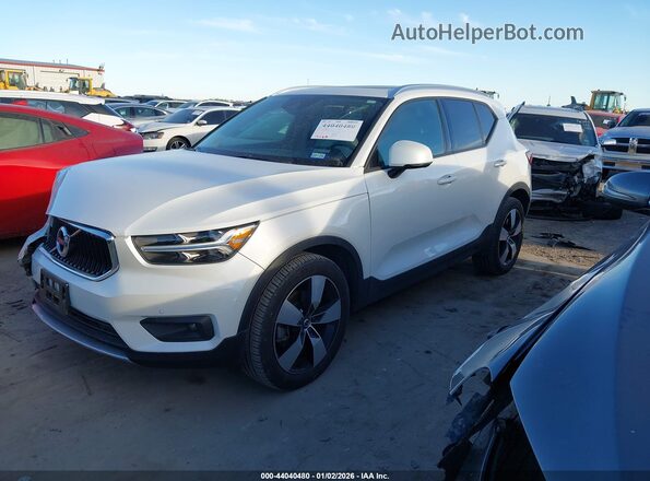 YV4162UK2M2421901 2021 VOLVO XC40 White წინა მარცხენა ხედი სამი მეოთხედიდან