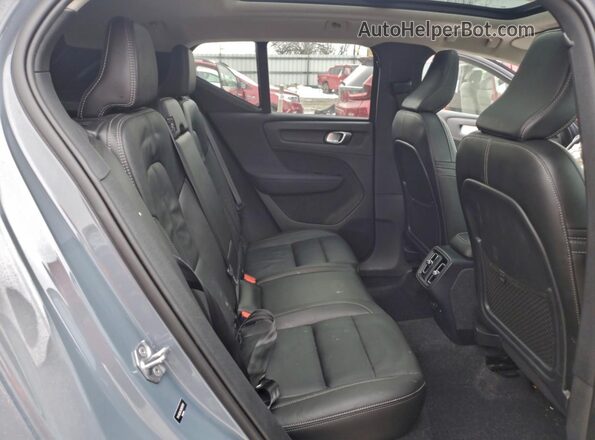 YV4162UK2N2668191 2022 VOLVO XC40 Gray Հետևի նստատեղերի տեսք