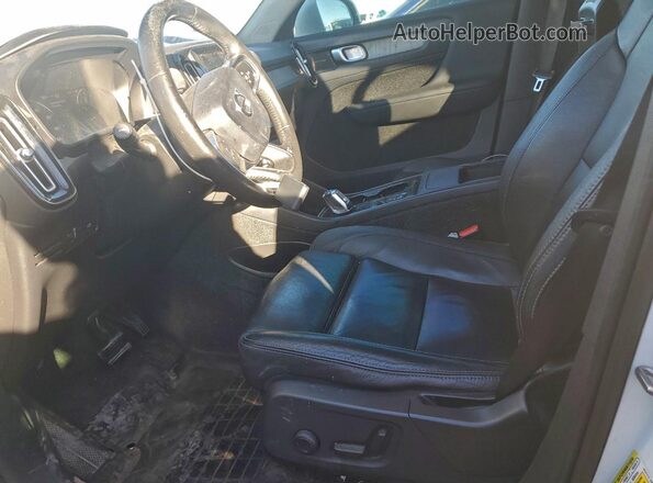 YV4162UL5K2056555 2019 VOLVO XC40 White Front interior view