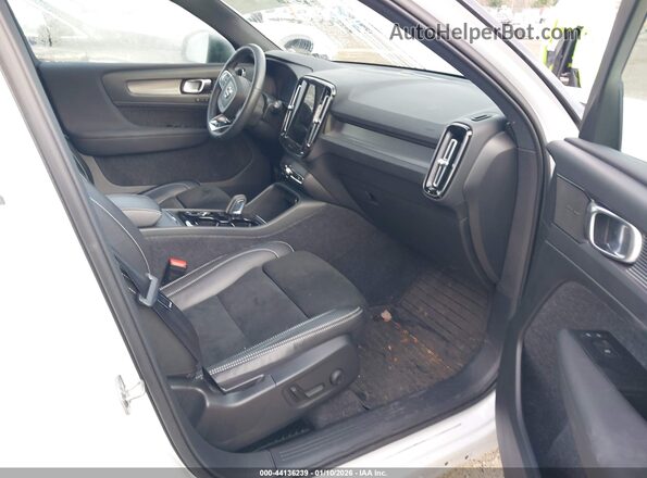 YV4162UM0N2714151 2022 VOLVO XC40 White Вид салону спереду