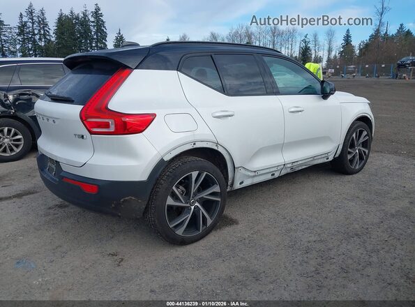 YV4162UM0N2714151 2022 VOLVO XC40 White Задня права чверть