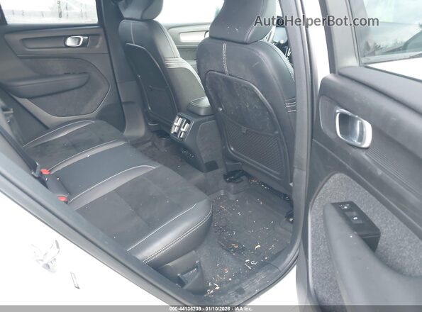 YV4162UM0N2714151 2022 VOLVO XC40 White Вид наклейки з VIN-кодом