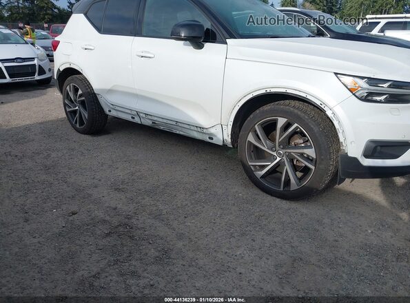 YV4162UM0N2714151 2022 VOLVO XC40 White 