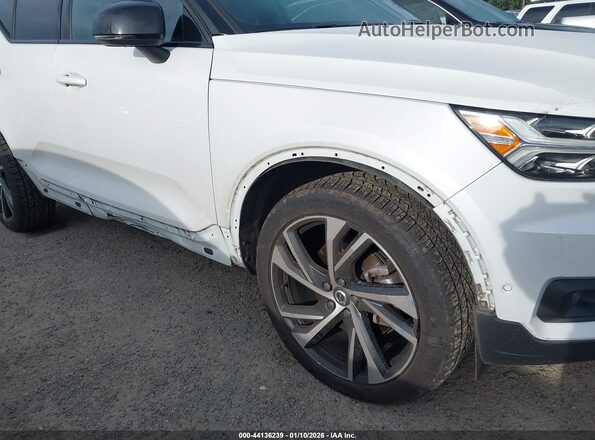 YV4162UM0N2714151 2022 VOLVO XC40 White 