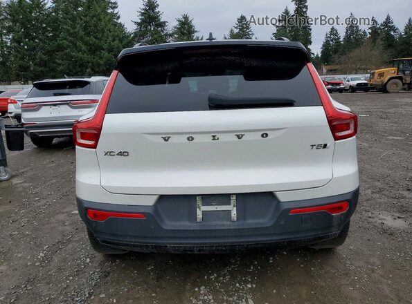 YV4162UM2M2396838 2021 VOLVO XC40 White Հետևի տեսք