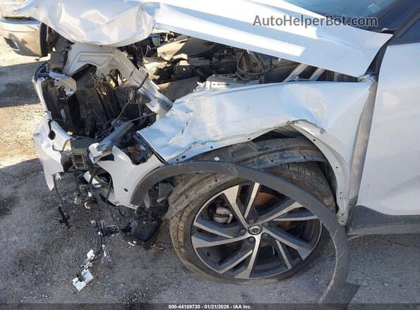 YV4162UM2N2665177 2022 VOLVO XC40 Gray Вид спереду