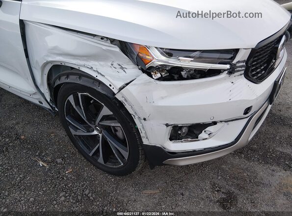 YV4162UM3M2394113 2021 VOLVO XC40 White წინა ხედი