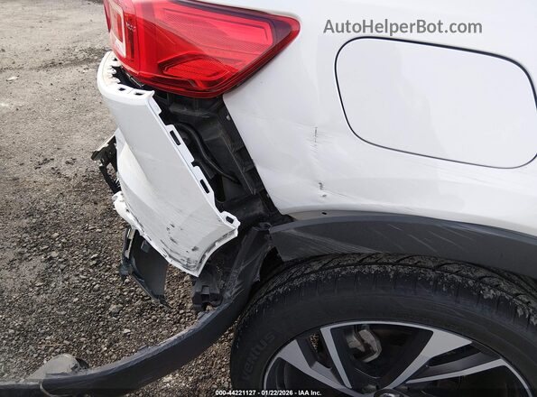 YV4162UM3M2394113 2021 VOLVO XC40 White 