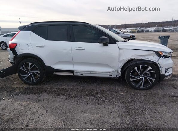 YV4162UM3M2394113 2021 VOLVO XC40 White სალონის 360-გრადუსიანი ხედი