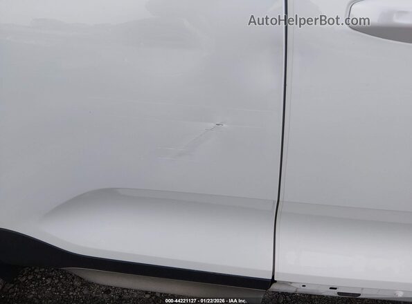 YV4162UM3M2394113 2021 VOLVO XC40 White 