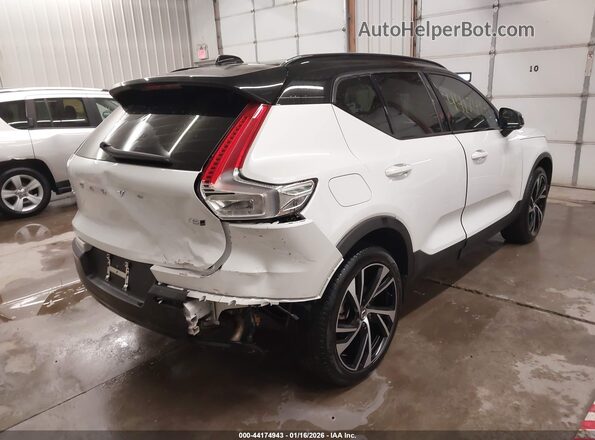 YV4162UM3M2617296 2021 VOLVO XC40 Белый Вид спереди