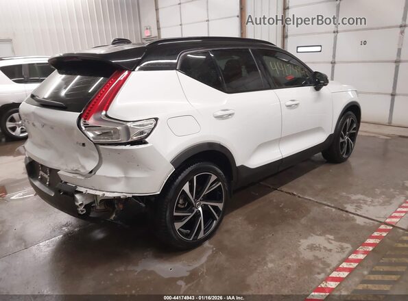 YV4162UM3M2617296 2021 VOLVO XC40 Белый Задняя правая четверть