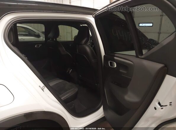 YV4162UM3M2617296 2021 VOLVO XC40 Белый Вид наклейки с VIN-кодом