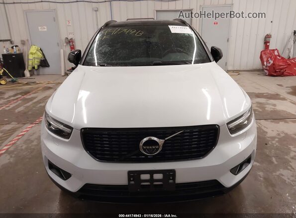 YV4162UM3M2617296 2021 VOLVO XC40 Белый Вид щитка приборов