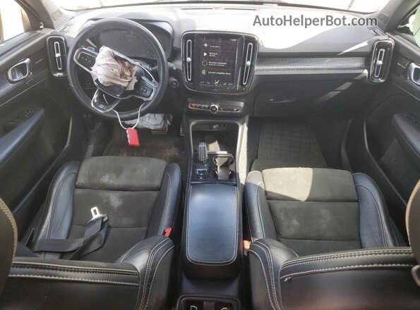 YV4162UM5K2047993 2019 VOLVO XC40 Белый Вид панели приборов