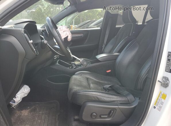 YV4162UM5K2047993 2019 VOLVO XC40 Белый Вид салона спереди