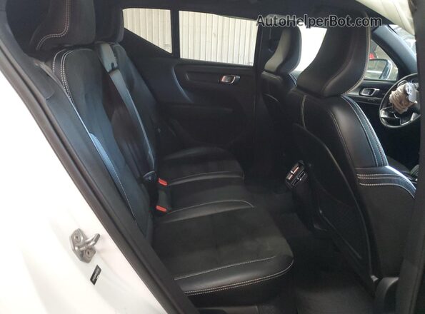 YV4162UM5K2047993 2019 VOLVO XC40 Белый Вид задних сидений