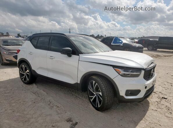 YV4162UM7L2185522 2020 VOLVO XC40 White Przód prawy