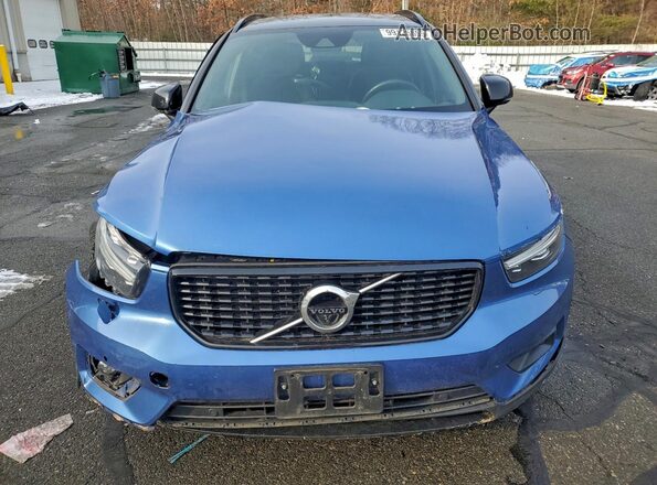 YV4162UM9M2553829 2021 VOLVO XC40 Синий Вид спереди