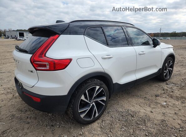 YV4162UM9M2562790 2021 VOLVO XC40 White 