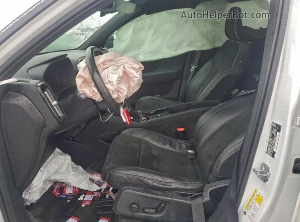 YV4162UMXK2114541 2019 VOLVO XC40 White Вид салону спереду