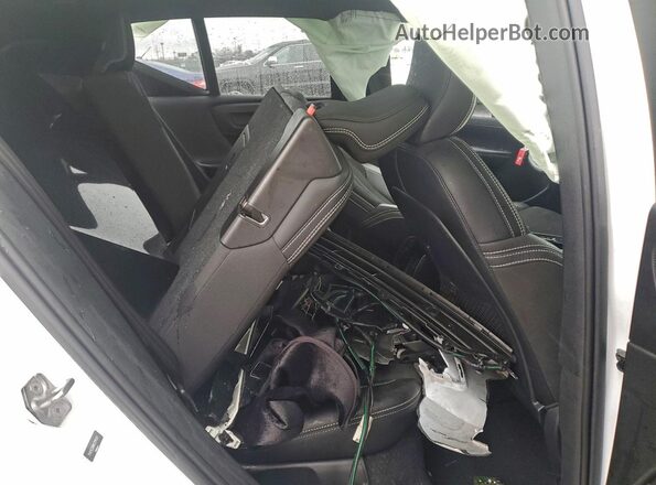 YV4162UMXK2114541 2019 VOLVO XC40 White Вид задньої частини салону